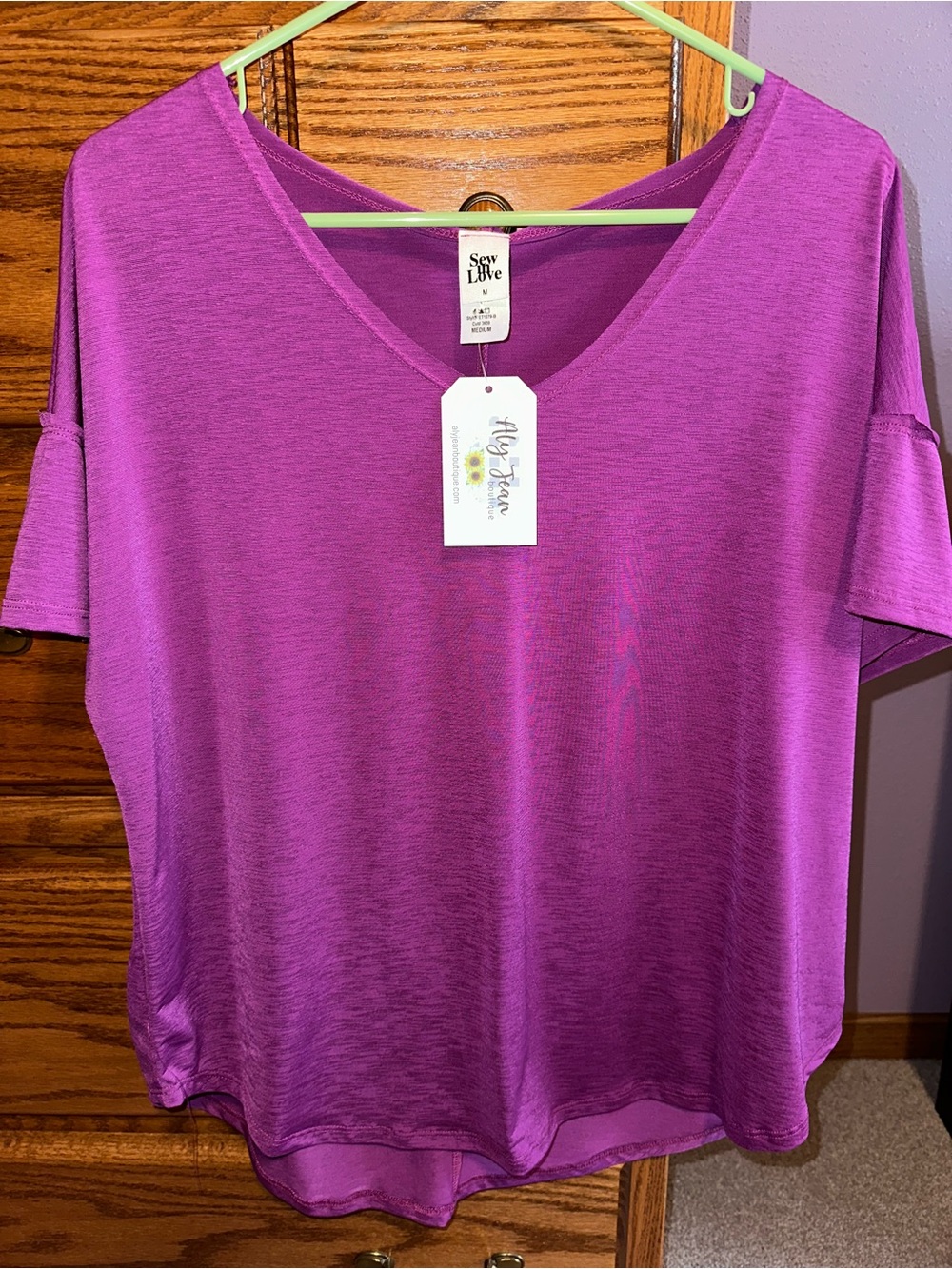 NWT Sew In Love Women’s Short Sleeve V-Neck Top - Sz M